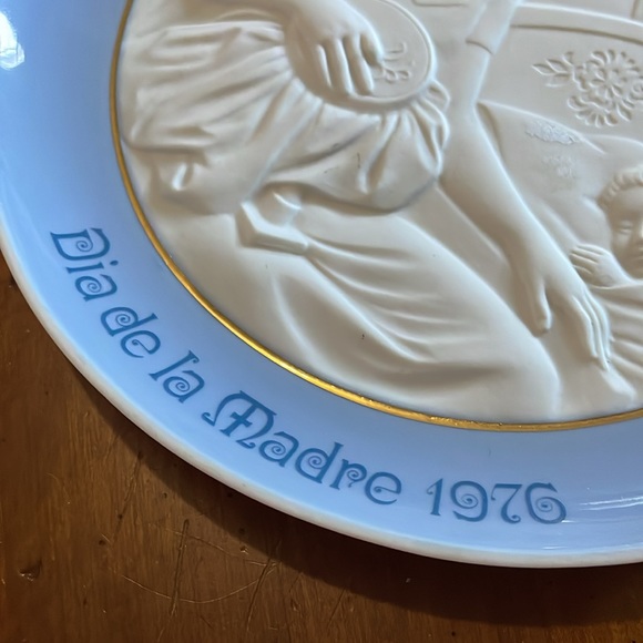 Lladro 1976 commemorative Mothers Day plate Excellent condition - Picture 4 of 5